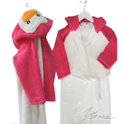 Дизайнерски детски халат за баня Пингвин - Розово